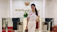 7 Potret Mikha Tambayong, Artis Lulusan Harvard yang Kini Bertugas di Kemenpora