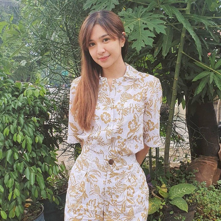 <p>Tidak hanya menggeluti dunia seni peran, Mikha Tambayong juga dikenal sebagai penyanyi. Wanita berusia 28 tahun itu memiliki suara yang sangat merdu. (Foto: Instagram @miktambayong)</p>