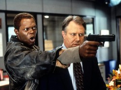 Sinopsis Film The Negotiator, Konspirasi dan Pertarungan Psikologis