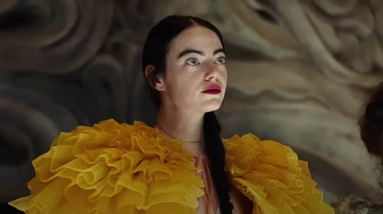 Emma Stone di trailer pertama Poor Things.