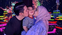 <p>10 tahun menikah, Irwansyah dan Zaskia Sungkar akhirnya dikaruniai bayi laki-laki bernama Ukkasya melalui program bayi tabung. Ukkasya sendiri lahir pada 30 Maret 2021.  (Foto: Instagram: @zaskiasungkar15)</p>