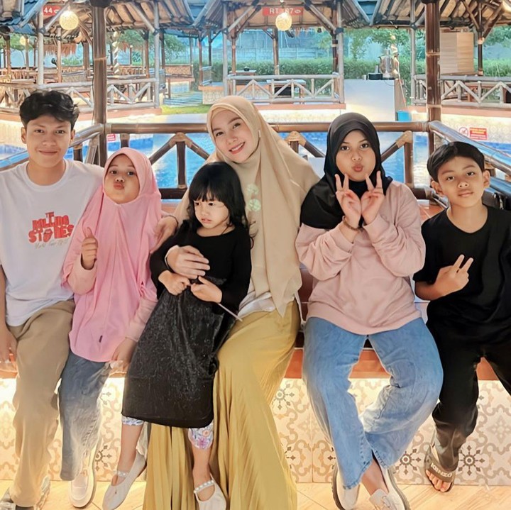 <p>Puput Melati sudah dikaruniai lima orang anak, Bunda. Putra pertamanya, Argya Luven Athalla Wibowo adalah hasil pernikahan dengan Oddie Pratama Wibowo. (Foto: Instagram @puputmelati)</p>