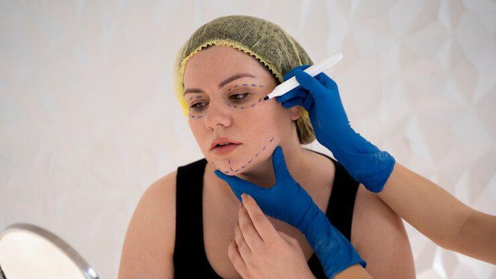 Meski Tampak Menarik, Ketahui 7 Risiko Kesehatan yang Bisa Terjadi Usai Operasi Plastik Ini, Yuk Beauties!