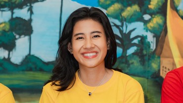 img-title Shenina Cinnamon Belajar Bahasa Minang hingga Nyetir Sampan demi 'Onde Mande'