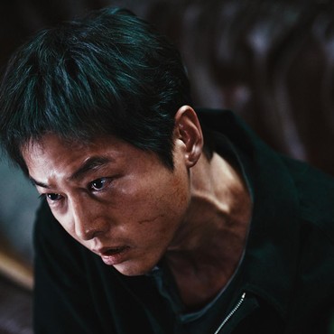 Penampilan Beda Song Joong Ki di Cuplikan Perdana Film 'Hopeless'