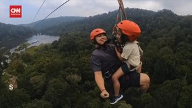 VIDEO: Menikmati Pemandangan Sambil Meluncur Naik Flying Fox