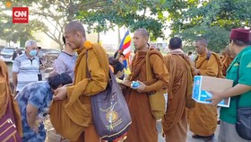 VIDEO: 32 Biksu Jalan Kaki dari Thailand ke Candi Borobudur