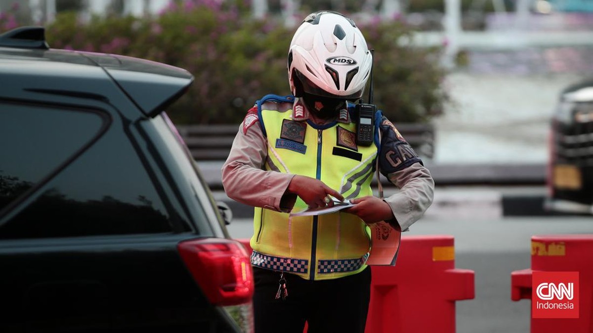 FOTO: Polda Metro Jaya Kembali Terapkan Tilang Manual
