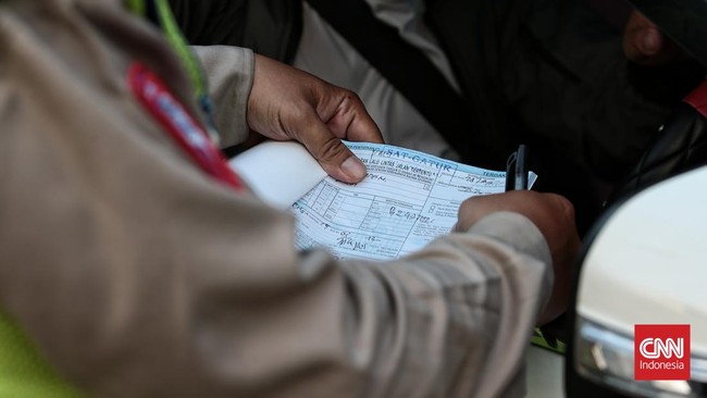 Dirlantas Polda Metro Jaya mengatakan sistem ETLE terus disempurnakan ketika tilang manual kembali diberlakukan di jalanan.