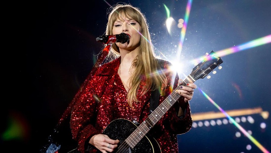 ATLANTA, GEORGIA - APRIL 28: FOR EDITORIAL USE ONLY. (EDITORS NOTE: Image created using a star filter) Taylor Swift performs onstage during The Eras Tour at Mercedes-Benz Stadium on April 28, 2023 in Atlanta, Georgia. (Photo by Terence Rushin/TAS23/Getty Images for TAS Rights Management)