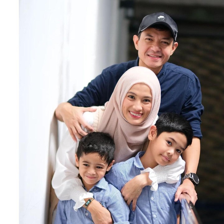<p>Dari pernikahan mereka, Alyssa Soebandono dan Dude Herlino sudah dikaruniai dua anak laki-laki yang tampan. Mereka adalah Riendra dan Malik yang tumbuh semakin besar. (Foto: Instagram @ichasoebandono)</p>