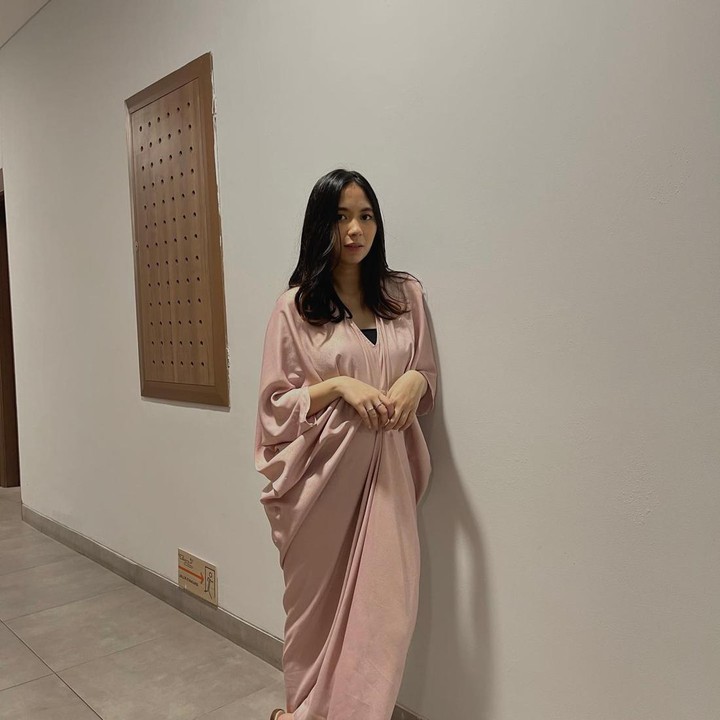 <p>Ashilla Zee Ex Blink tengah menanti kelahiran anak pertamanya. Sebelumnya, Ashilla sempat mengalami keguguran di dua kehamilan sebelumnya. Kabar kehamilan ini menjadi kado terindah Ashilla dan suami yang menikah 24 Oktober 2021. (Foto: Instagram @zhrtiaraashilla)</p>