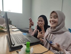 Bahagianya Mahasiswi Medan Dapat Tiket Konser Coldplay walau Bukan Fans
