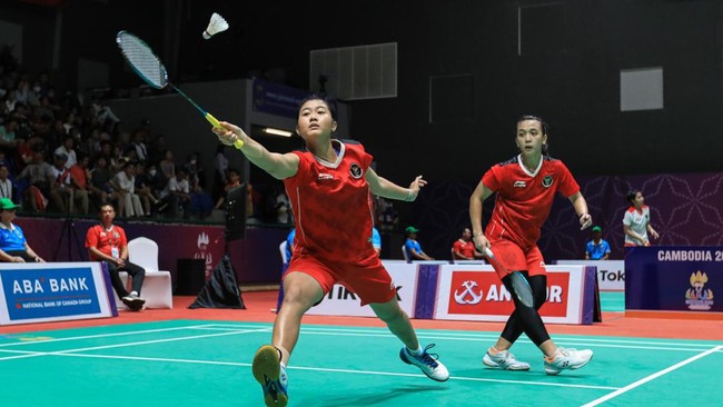 Febriana Dwipuji Kusuma/Amalia Cahaya Pratiwi berhasil merebut emas SEA Games 2023 setelah mengalahkan Meilysa Trias Puspitasari/Rachel Allessya Rose.