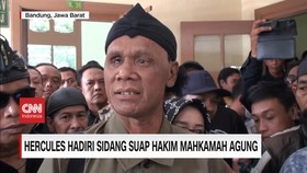 VIDEO: Hercules Hadiri Sidang 'Suap Hakim Mahkamah Agung'