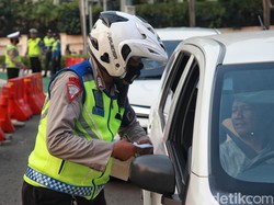 Video: Heboh Mobil Pelat Nomor Kembar di Sukabumi Berujung Ditilang