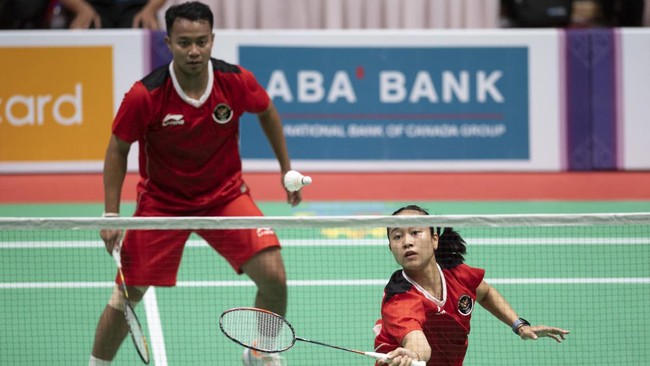 Rejan Naufal Kusharjanto/Lisa Ayu Kusumawati tersingkir dari Asian Games 2023 usai kalah dari Ye Hong Wei/Lee Chia Hsin di babak 16 besar, Senin (2/10).