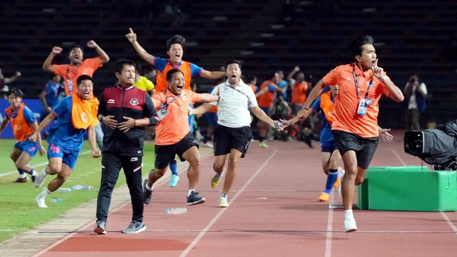 Pelatih Timnas Indonesia U-22 Indra Sjafri menjelaskan soal kronologi keributan yang terjadi dalam final SEA Games 2023 melawan Thailand, Selasa (16/5).
