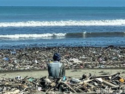 Surutnya Pesona Pantai Talanca Sukabumi gegara Sampah