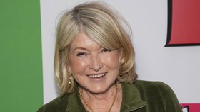 81 Tahun, Martha Stewart Jadi Model Tertua Sampul Sport Illustrated