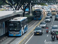 Penjelasan TransJakarta soal Aksi Pelemparan Batu di Lenteng Agung
