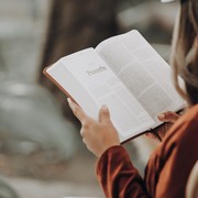Siap Dibuat Terpukau, Ini 5 Rekomendasi Novel yang Mengajakmu Jelajahi Dunia Fantasi