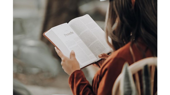 Siap Dibuat Terpukau, Ini 5 Rekomendasi Novel yang Mengajakmu Jelajahi Dunia Fantasi