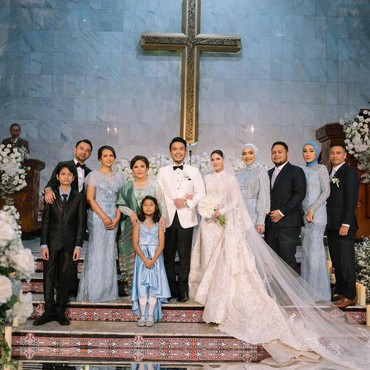 Beda Agama, Ini 7 Potret Harmonis Jessica Mila dan Ketiga Kakaknya