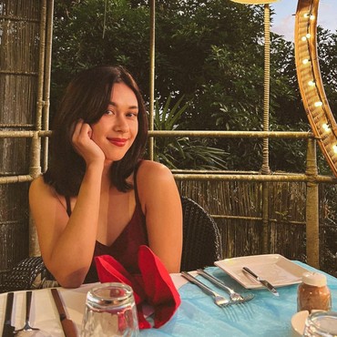 Minta Diajak Andrew White Liburan, Foto Paspor Nana Mirdad Curi Perhatian