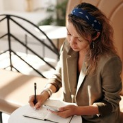 Dianggap Punya Trust Issues dan Suka Bekerja dengan Tangan Sendiri, Intip 4 Pekerjaan yang Cocok Buat Scorpio