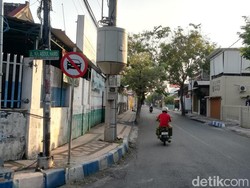 Angkot Protes Sistem Satu Arah di Jalan KH Abdul Hamid Pasuruan