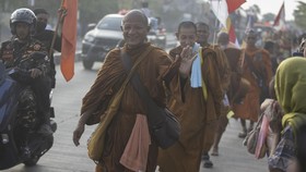 Biksu Thailand Jalan Kaki ke Borobudur, Hari Ini Akan Tiba di Ambarawa