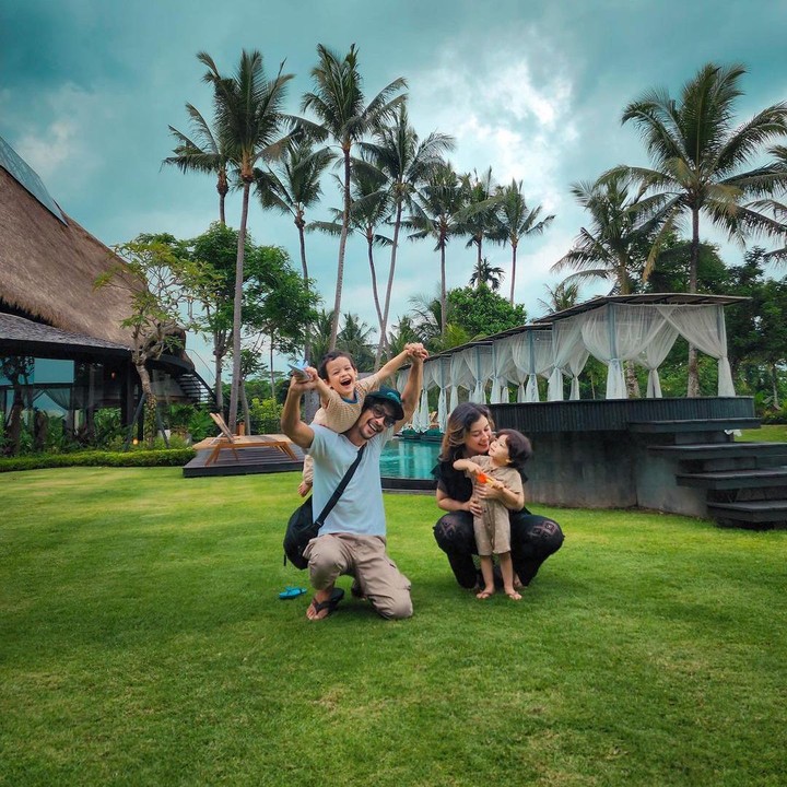 <p>Anak Kimberly Ryder, Ryden Starlight Akbar dan Aisyah Moonlight Akbar hanya berjarak setahun nih, Bunda. Ryden lahir pada 19 November 2019 (19-11-19). Sedangkan Aisyah lahir pada 20 November 2020 (20-11-20). (Foto: Instagram: @kimberlyryder)</p>