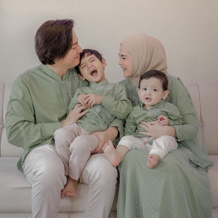<p>Anak Cut Meyriska dan Roger Danuarta, Shaquille Kaili Danuarta, lahir pada Shaquille Kaili Danuarta. Belum berusia 2 tahun, Shaquille menjadi seorang kakak dari Jourell Kenzie Danuarta yang lahir pada 22 April 2022. (Foto: Instagram: @cutratumeyriska)</p>