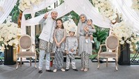 7 Potret Meriahnya Sunatan Anak Dian Ayu & Omesh, Lengkap dengan Lengser dan Penari