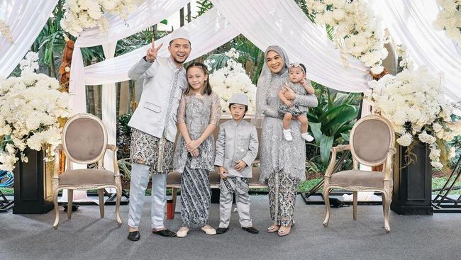 7 Potret Meriahnya Sunatan Anak Dian Ayu & Omesh, Lengkap dengan ...