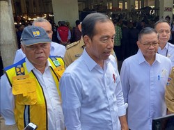 Jokowi Kunker ke Jambi, Cek Harga Sembako di Pasar Rakyat