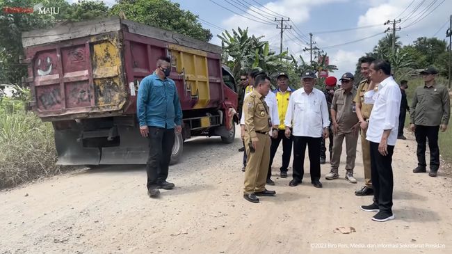 Jokowi Berburu Jalan Dajjal Jambi, Ribuan Kilometer Rusak!