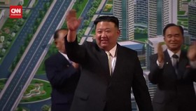 VIDEO: Anak Muda Korut Wajib Panggil Kim Jong Un 'Ayah Yang Terhormat'