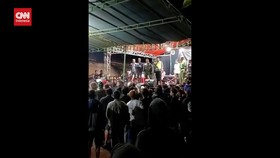 VIDEO: Konser Dangdut Ricuh, Pemuda 20 Tahun Tewas Tertembak Polisi