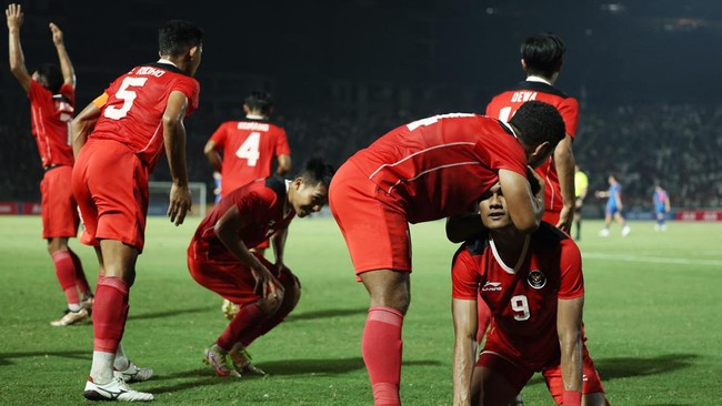 Fajar Fathur Rahman membawa Timnas Indonesia U-22 unggul 4-2 atas Thailand pada babak kedua perpanjangan waktu final SEA Games 2023.