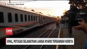 VIDEO: Viral, Petugas Selamatkan Lansia Nyaris Tersambar Kereta