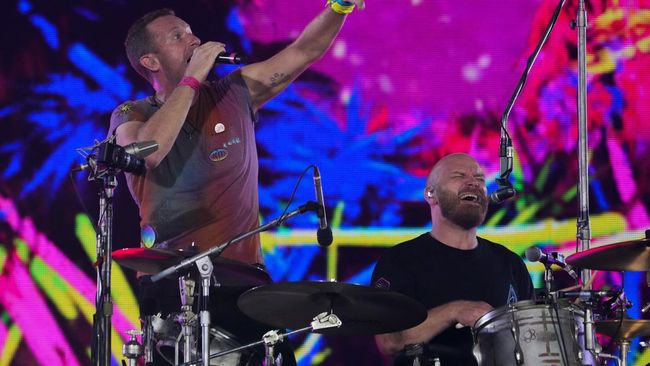 Drummer Coldplay, Will Champion bakal blak-blakan membahas sejumlah hal sebelum mereka tampil di depan puluhan ribu penggemarnya pada November 2023.