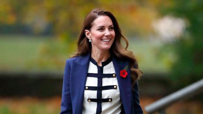 LONDON, UNITED KINGDOM - NOVEMBER 10: (EMBARGOED FOR PUBLICATION IN UK NEWSPAPERS UNTIL 24 HOURS AFTER CREATE DATE AND TIME) Catherine, Duchess of Cambridge visits the Imperial War Museum to officially open two new galleries, The Second World War Galleries and The Holocaust Galleries on November 10, 2021 in London, England. During her visit The Duchess also viewed the exhibition 'Generations: Portraits of Holocaust Survivors' which includes the two portraits she took last year to mark 75 years since the end of the Holocaust. (Photo by Max Mumby/Indigo/Getty Images)