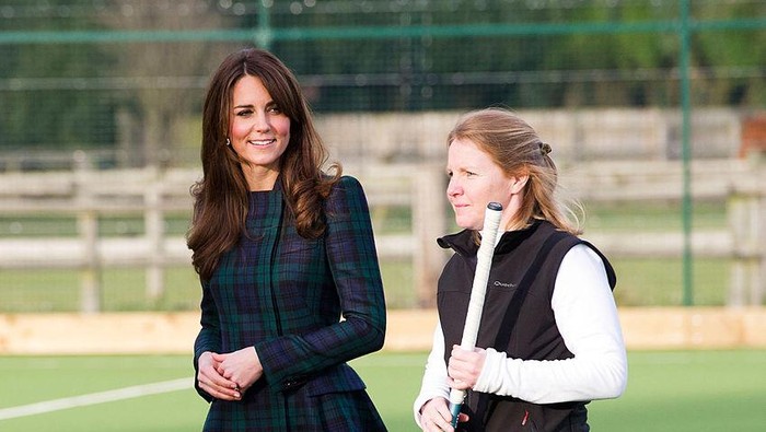 PANGBOURNE, UNITED KINGDOM - NOVEMBER 30:  Catherine, Duchess of Cambridge (L) takes part in a day of activities and festivities to mark the occasion of St Andrew's Day at St Andrew's School on November 30, 2012 in Pangbourne, Berkshire, England. The Duchess visited the Pre-Prep School for under-5s, unveiled a plaque to officially open a new artificial turf playing field and met members of the school's hockey team, which she played for during her time as a pupil at the school (1986-1995). The Duchess also toured the school privately and watched the school's Progressive Games which are traditional games played indoors by teachers and students on St. Andrew's Day.  (Photo by Arthur Edwards - WPA Pool/Getty Images)