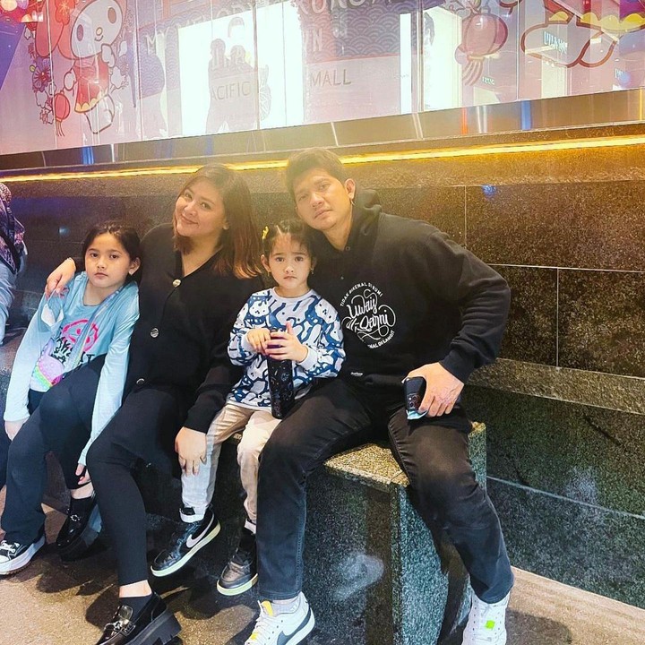 <p>Baru-baru ini, Iko Uwais kembali menjalani LDR dengan Audy lantaran ia tengah membintangi film Hollywood berjudul <em>Ash.</em> Iko pun harus berada di luar negeri untuk sementara waktu dan berpisah dengan istri serta anak-anak. (Foto: Instagram @iko.uwais @audyitem)</p>