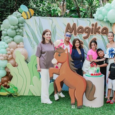 7 Potret Ultah ke-6 Magika Anak Nia Ramadhani, Pool Party hingga Barongsai