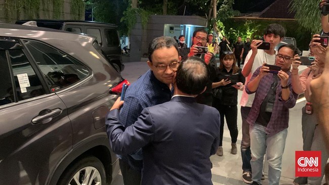 Bakal Capres dari Koalisi Perubahan untuk Persatuan (KPP) Anies Baswedan mengaku tak membahas Pilpres 2024 saat menemui Ketum NasDem Surya Paloh pada Rabu malam