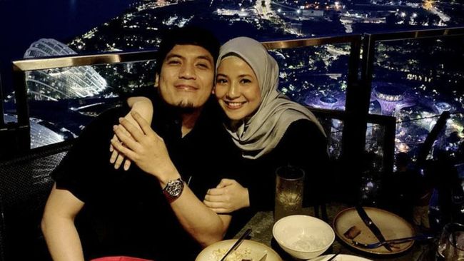 Pengacara dari Desta membantah gugatan cerai kliennya terhadap Natasha Rizki karena ada orang ketiga ataupun masalah ekonomi.