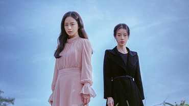 Tatapan Kim Tae Hee dan Lim Ji Yeon di Poster Drama 'Lies Hidden in My Garden'